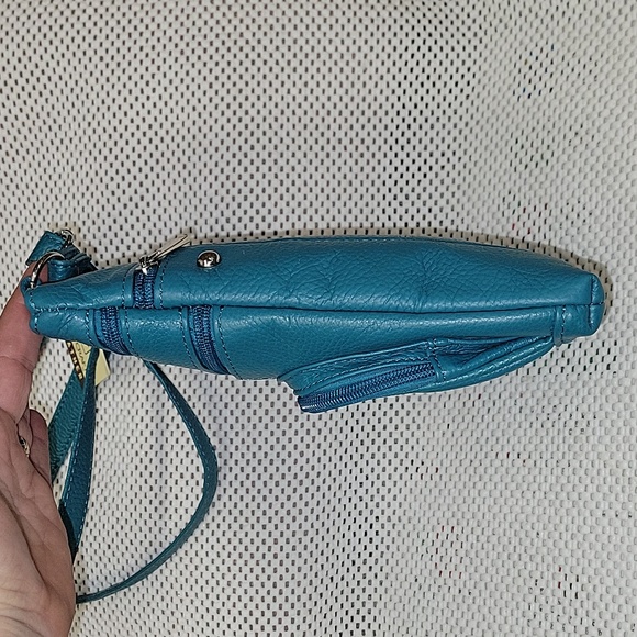 Teal cowhide crossbody purse. - Picture 5 of 10